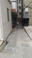 898225