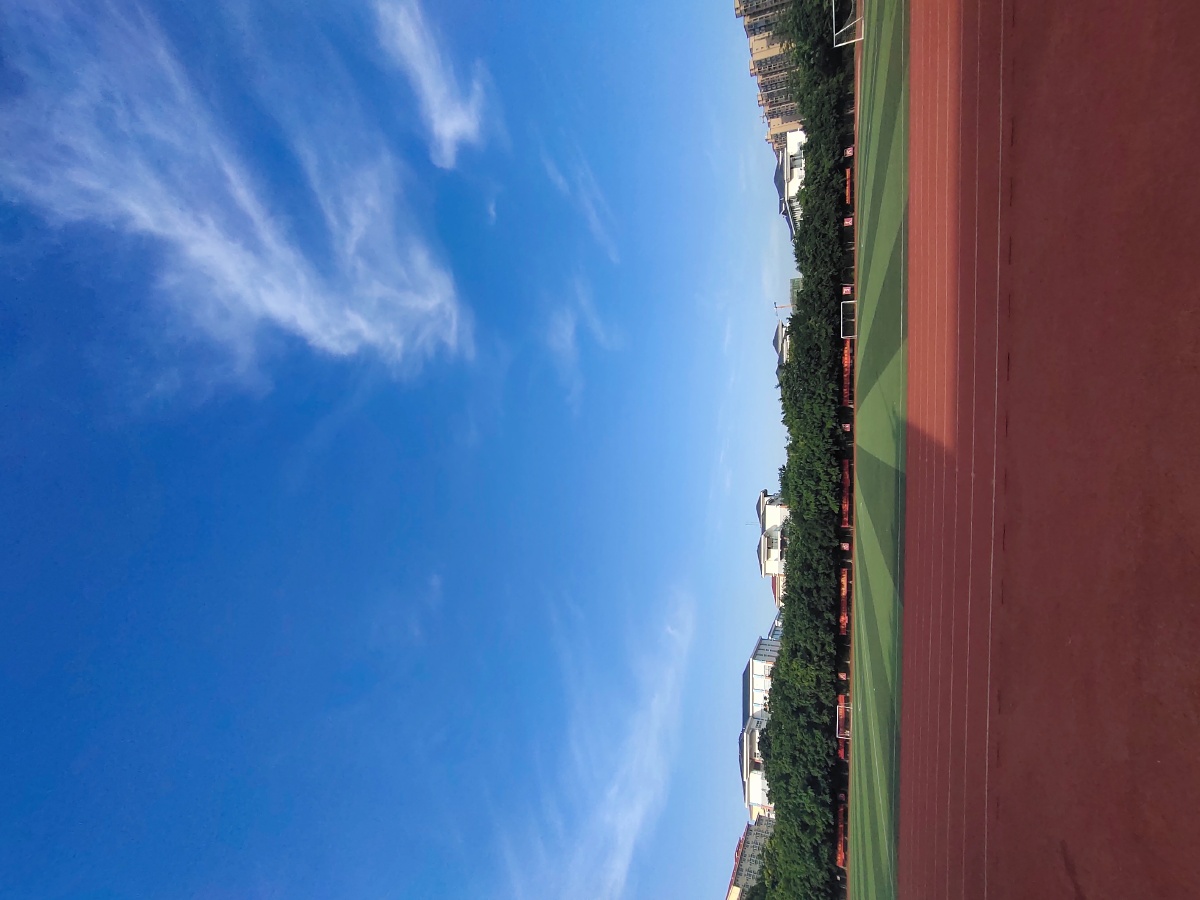 天空跑道我们校园生活