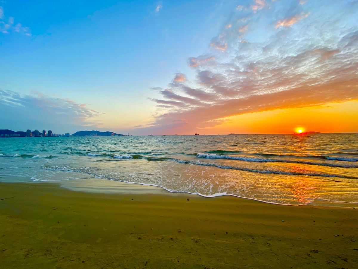 三亚湾日落2021年12月4日摄于三亚