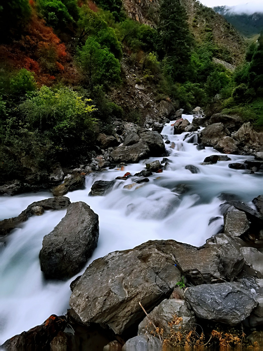 奔腾的江河秒变丝绢流水摄于独龙江梅里雪山雨崩神瀑河