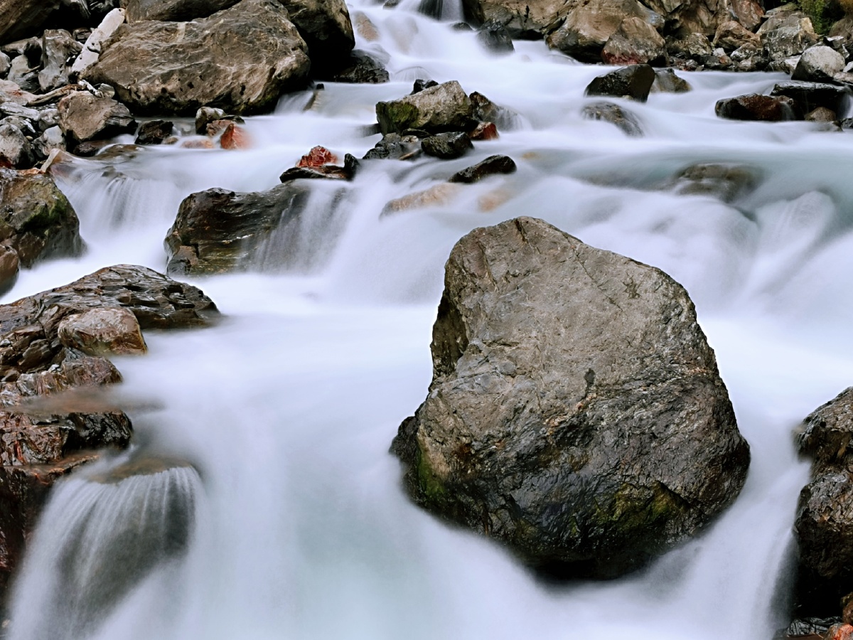 奔腾的江河秒变丝绢流水摄于独龙江梅里雪山雨崩神瀑河