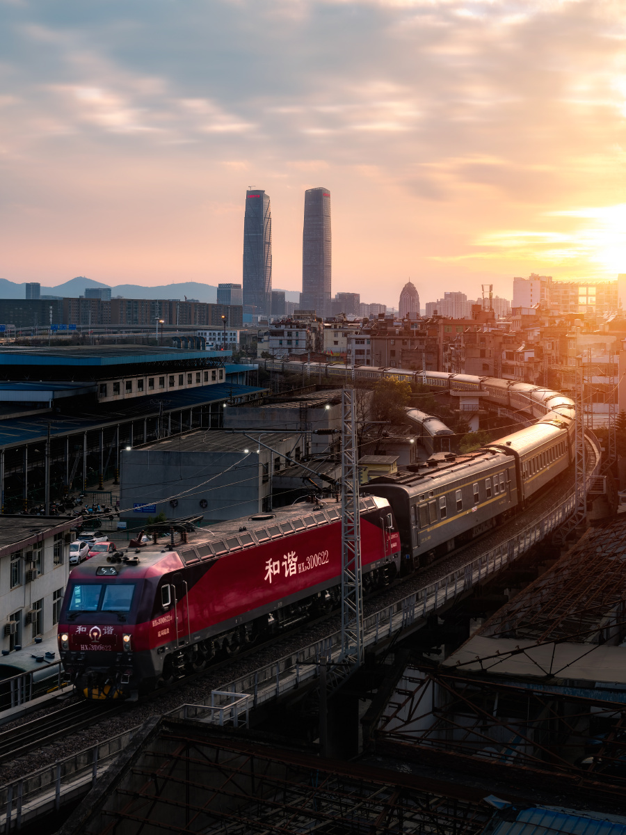 昆明城市记忆--远行的列车 - hy张 - 图虫