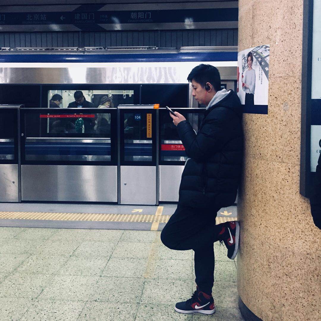 坐地铁? 手机随拍