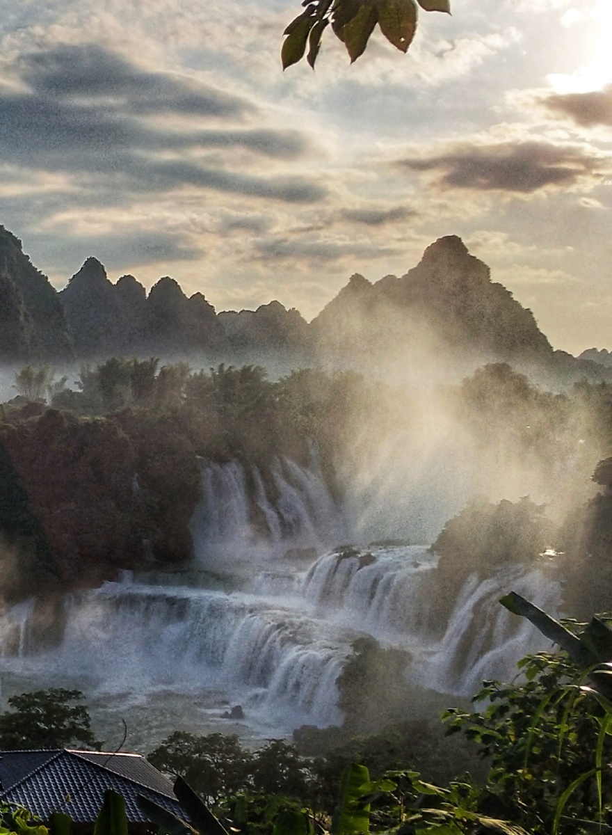 跨国德天瀑布手机拍摄