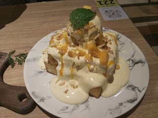 890605