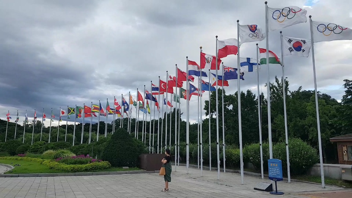 奥林匹克公园飘扬万国旗 - 百岁青春
