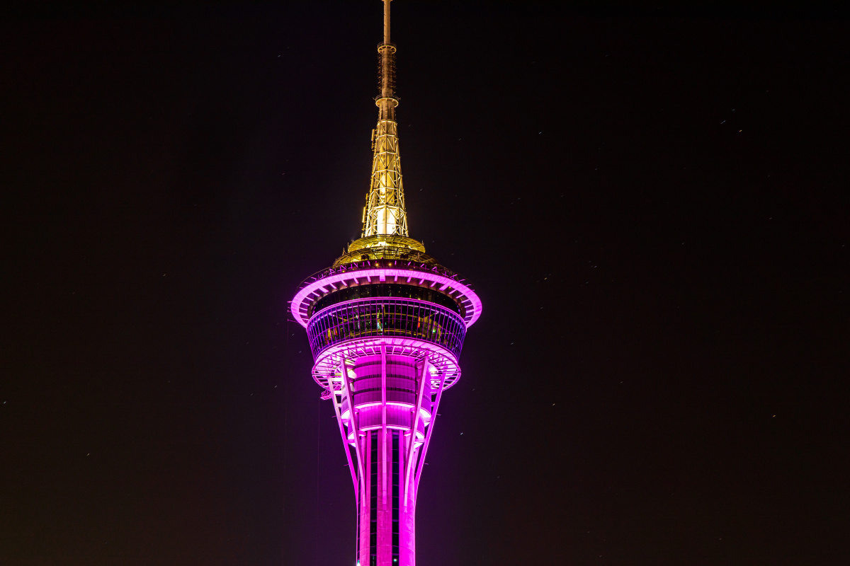 不同颜色的旅游塔