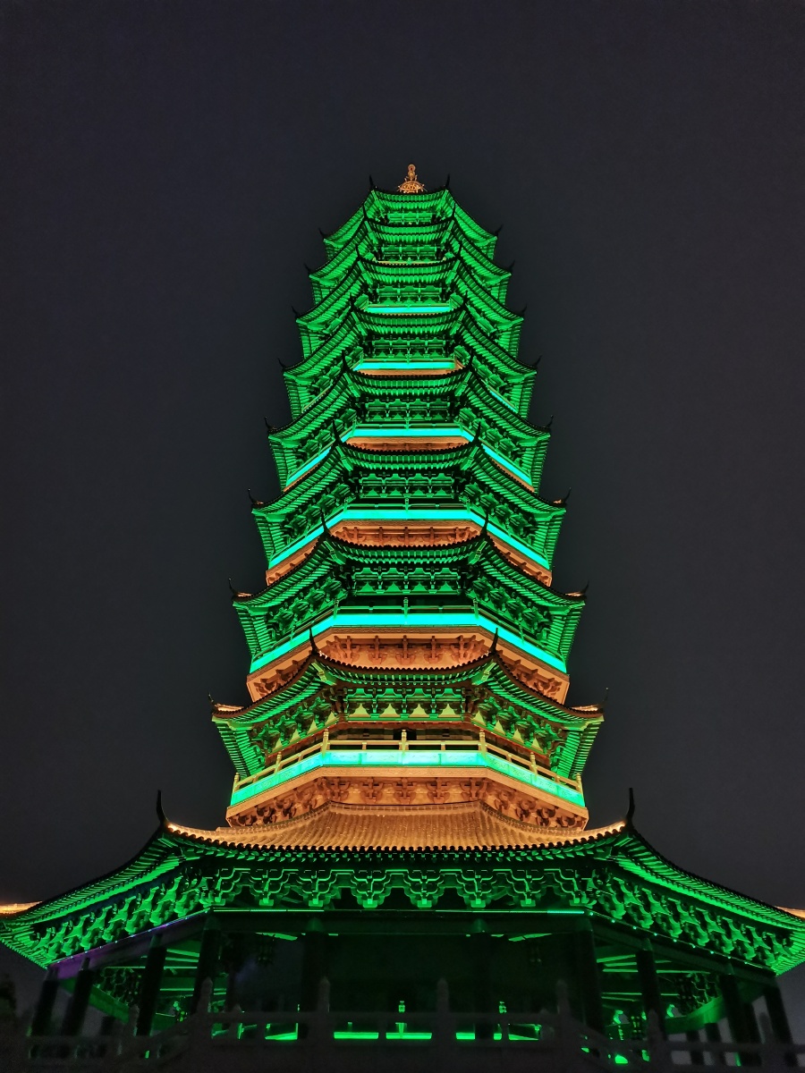 赣州翠浪塔,晚上更美