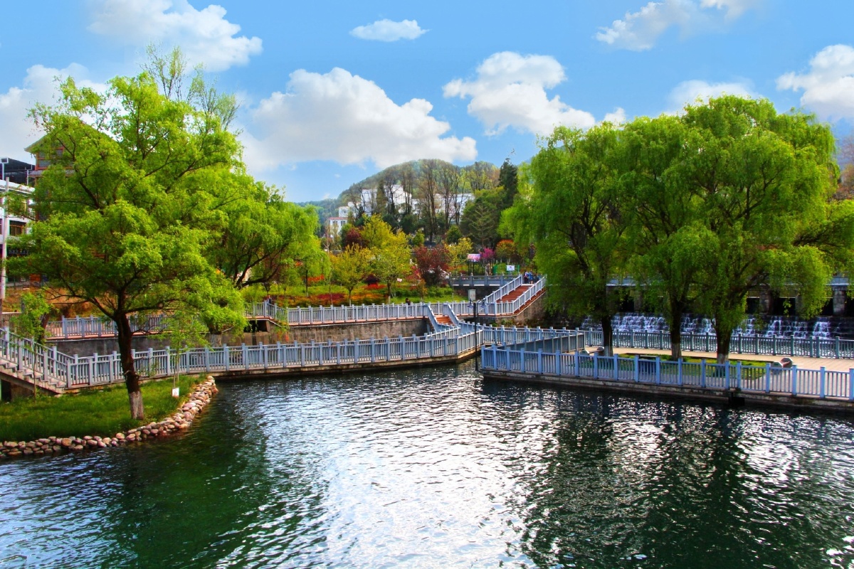 晴川历历汉阳树芳草萋萋鹦鹉洲