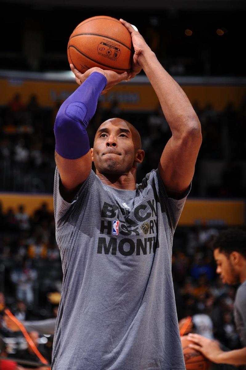 飞天遁地的小飞侠来啦,科比去世一周年,曼巴精神永存 - 忠艾一生ivers