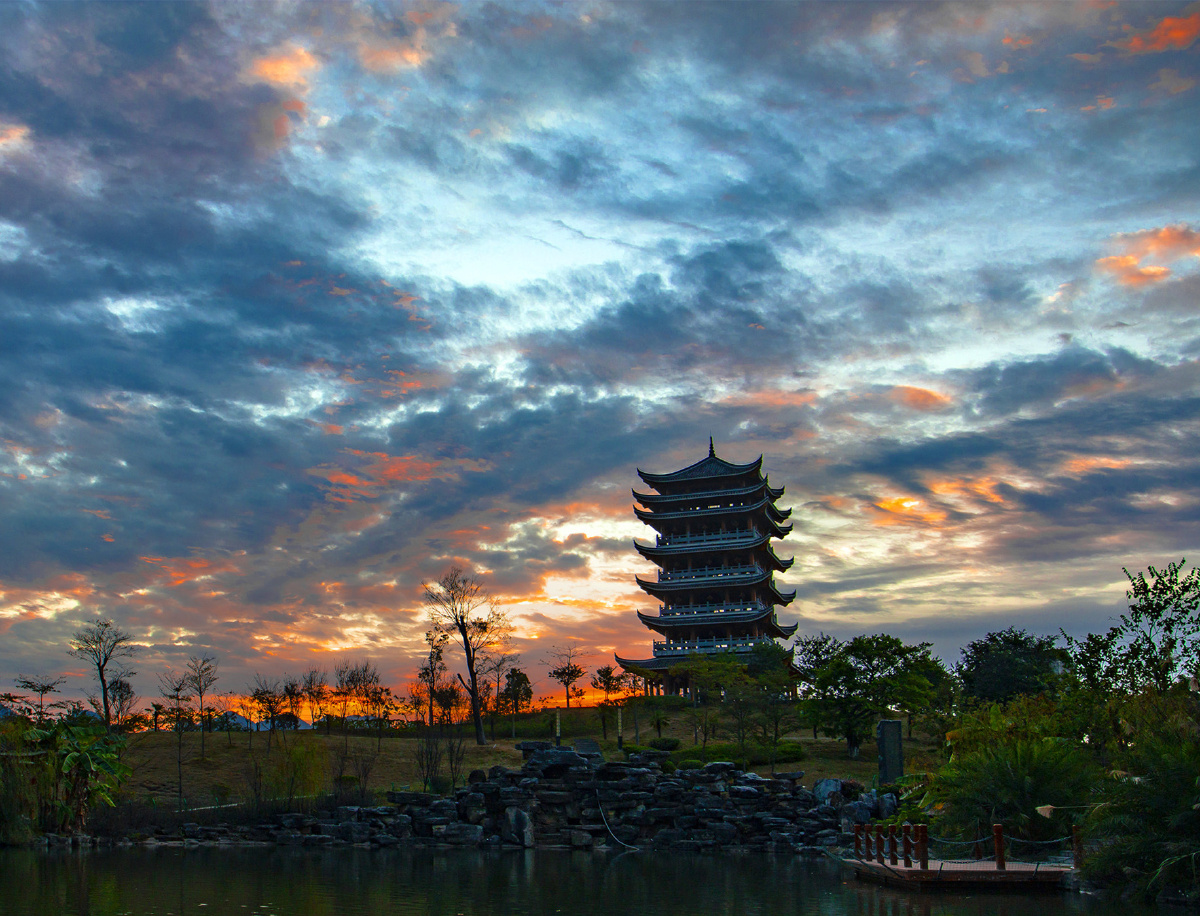 黎明前的都安密洛陀公园 - 那龙那人