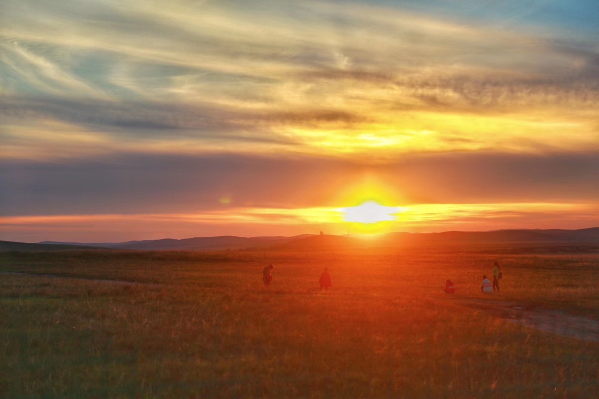 草原的日落乌拉盖大草原