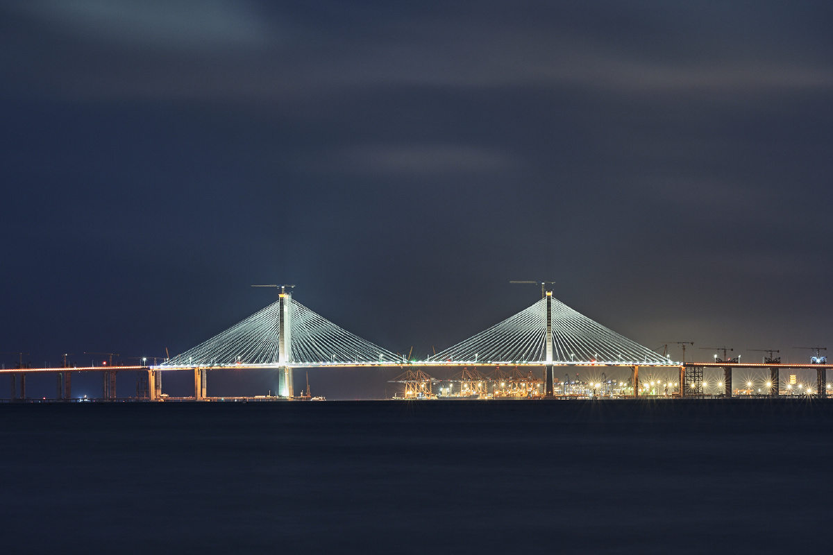 对称美泉州湾跨海大桥