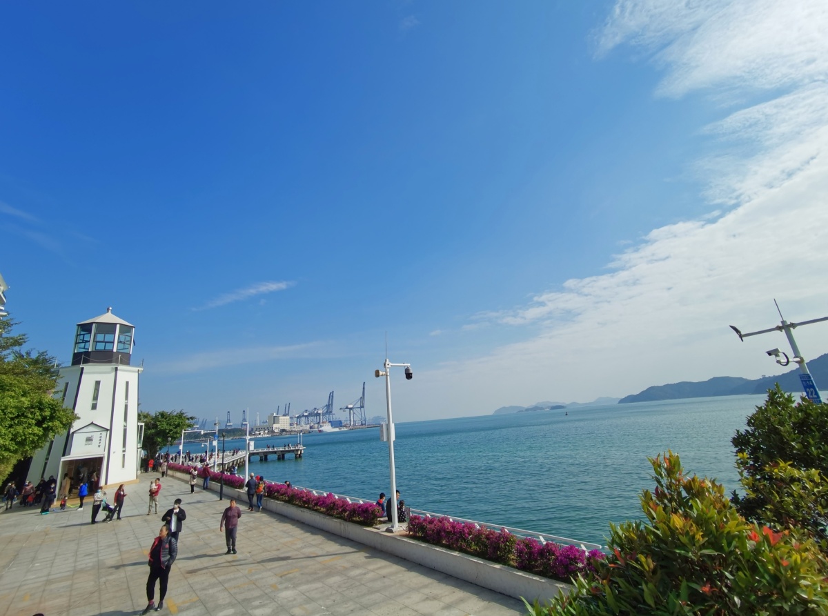 深圳灯塔图书馆海景公园盐田滨海栈道可以看海的海滨图书馆