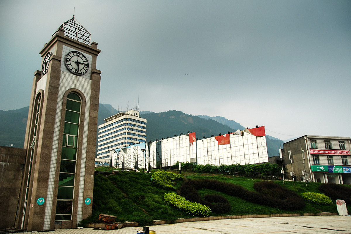 10年前的绵竹汉旺广场,时钟定格在14:28分那个惨烈的时刻.