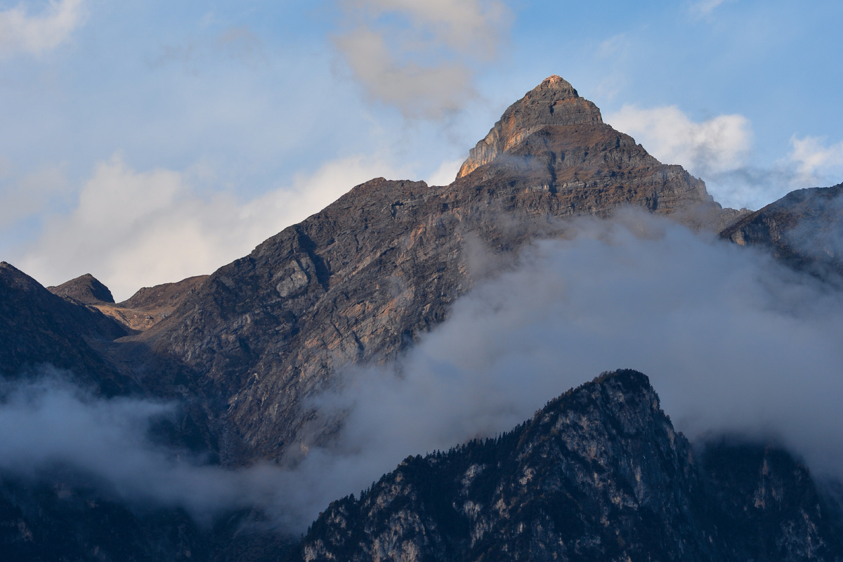 墨尔多神山藏族古老的宗教雍仲本教的神山嘉绒藏族文化中心藏区四大