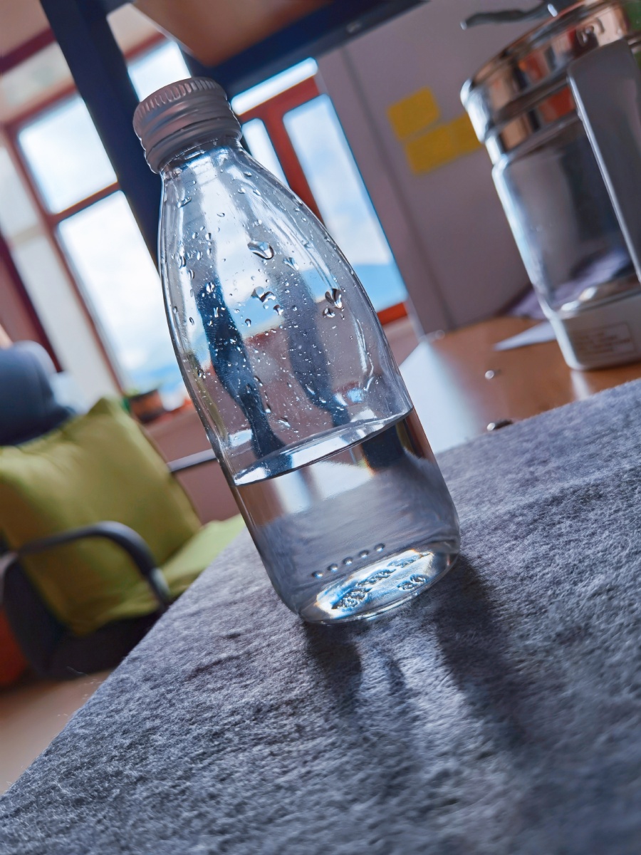 你喜欢透明的东西吗?比如玻璃,水晶,雨滴亦或是人心