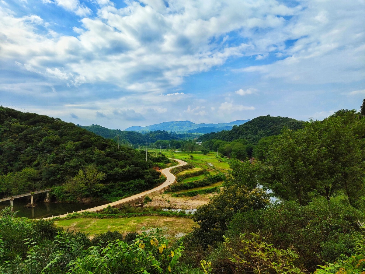 新县大别山自然风光绿水青山大山深处自然美用心聆听大自然的声音