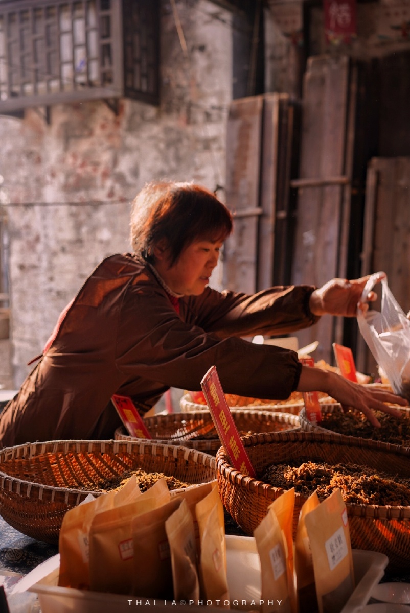 人间至味是清欢烟火人间与小人物生活图景