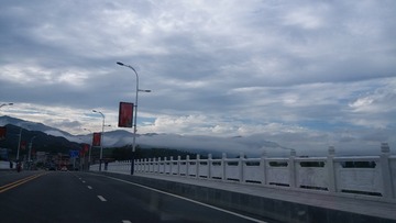 1305561