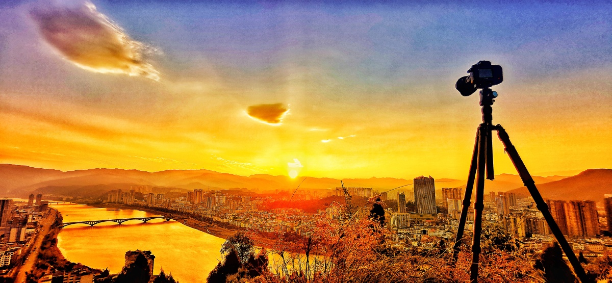 阳光普照大地日出系列