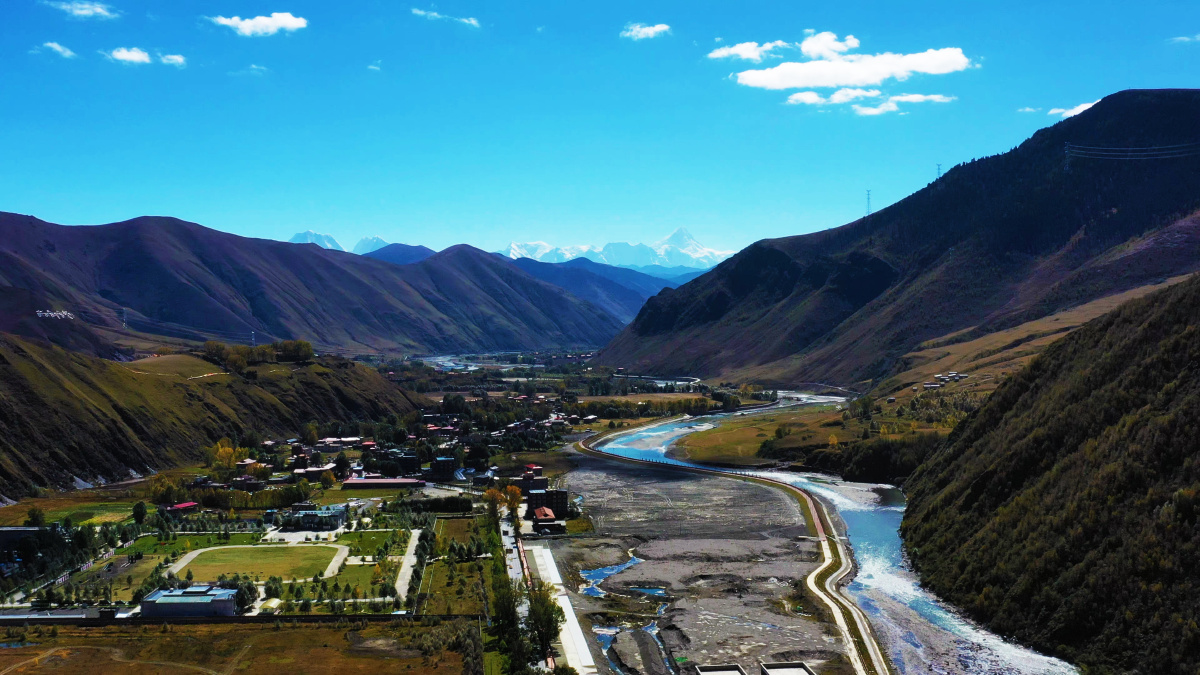 新都桥十里画廊