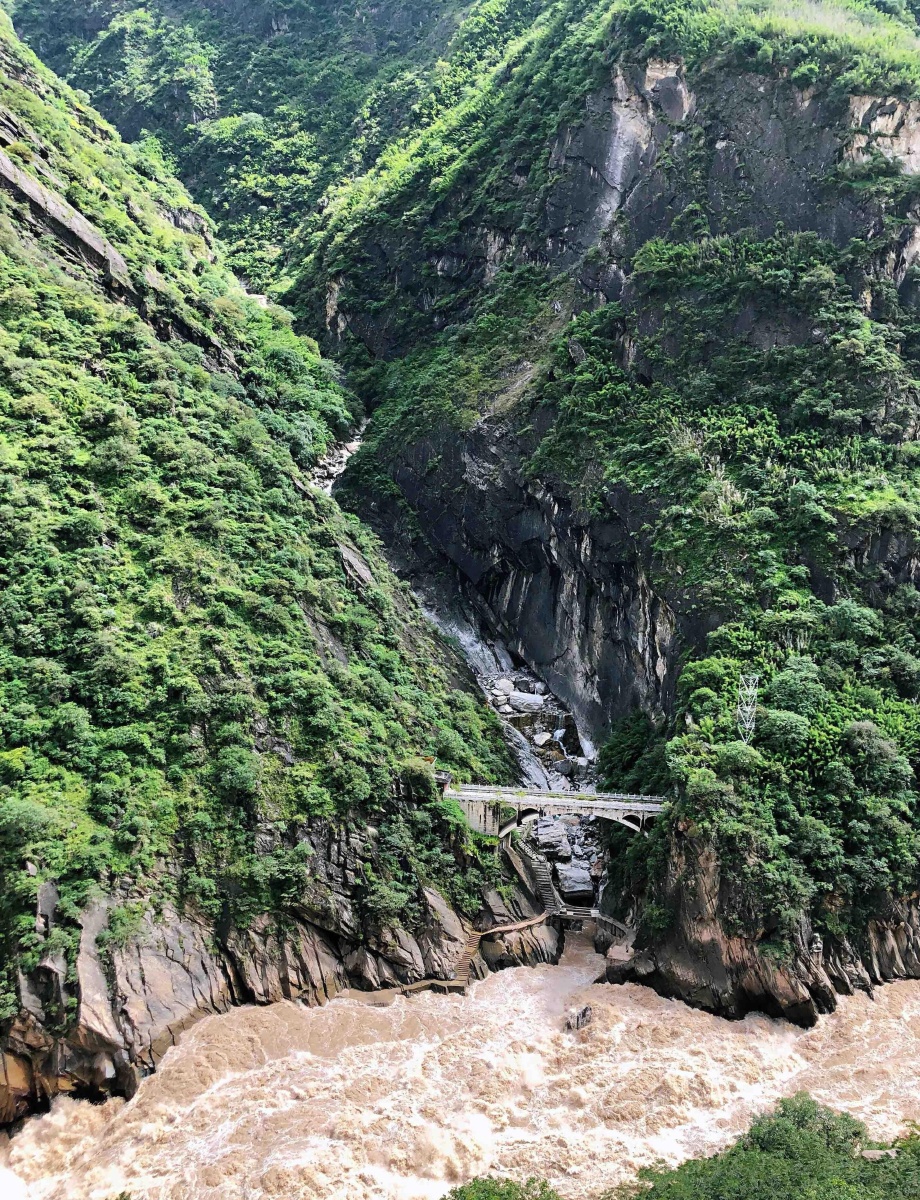 虎跳峡景区虎跳峡icon位于长江上游金沙江上海拔1800米距丽江约90公里