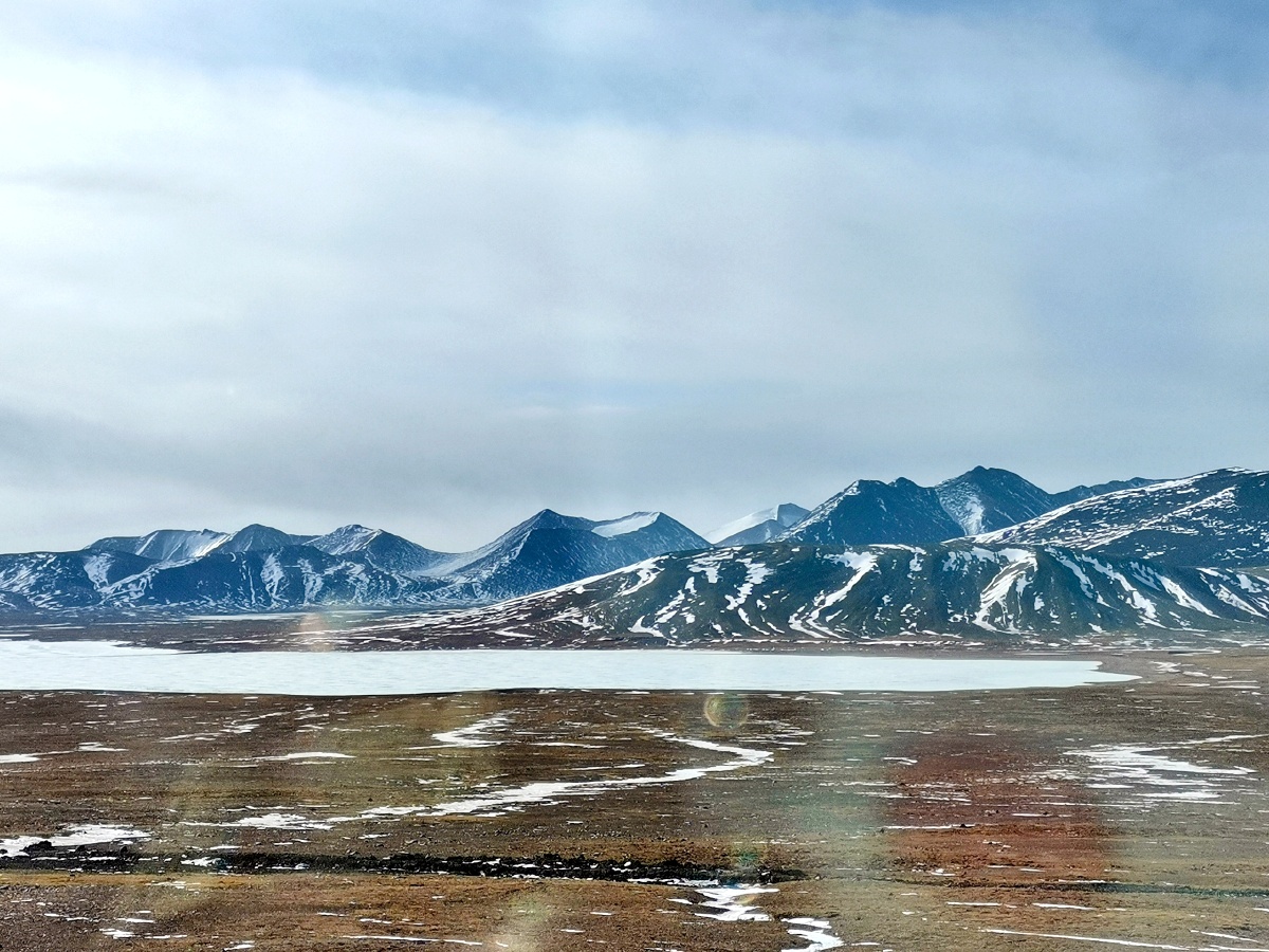 唐古拉山下.巴斯错鄂贡玛