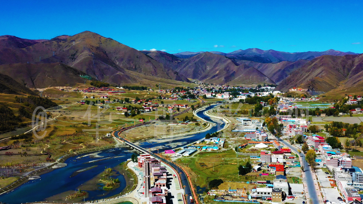 新都桥十里画廊