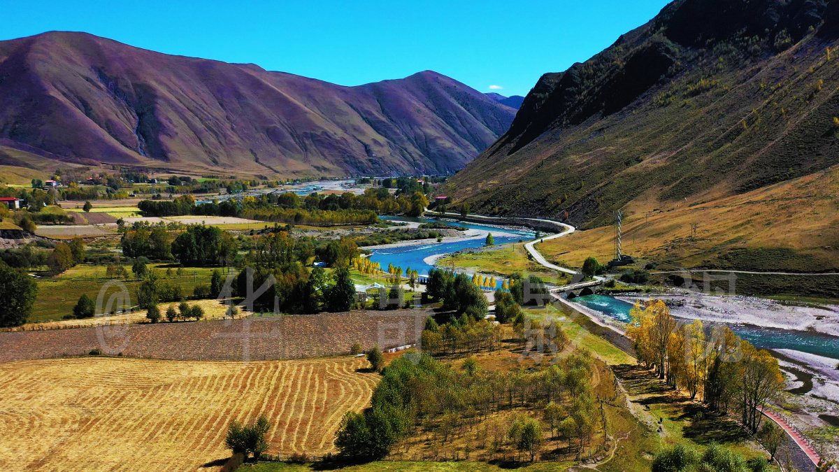 新都桥十里画廊