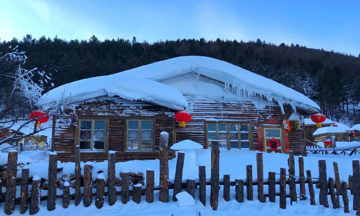 长达6个月之久的雪期,让阿尔山雪村更为原