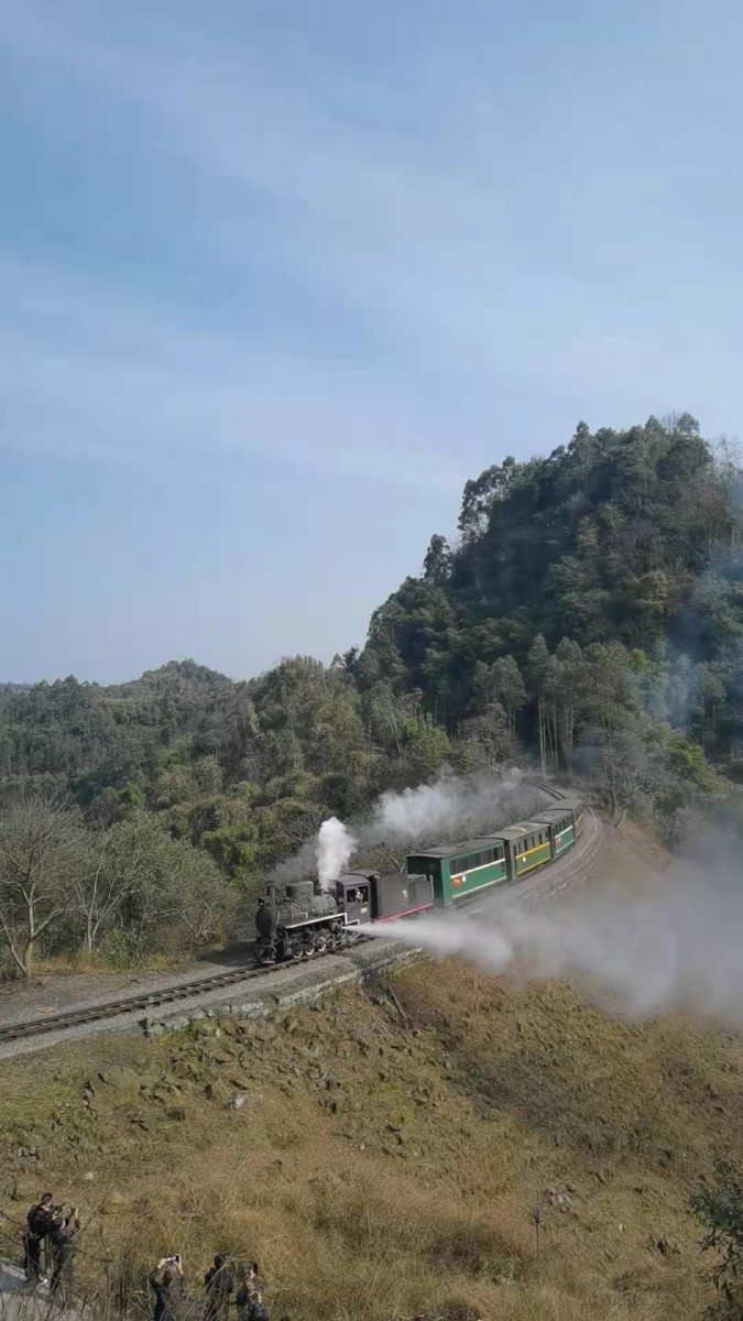乐山嘉阳小火车,这是全世界目前唯一一条还在运行的客运煤炭蒸汽窄轨
