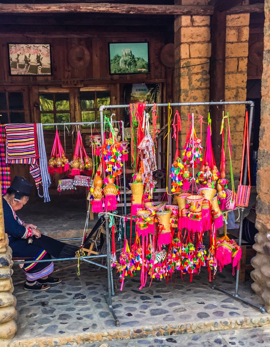 傣族文化纯手工制作工艺品