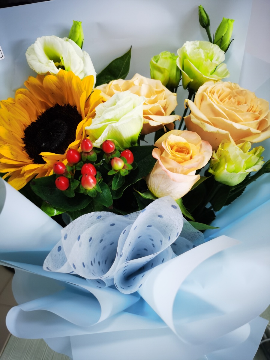 一束鲜花好心情玫瑰花瓣月季花爱情美丽魅力花束向日葵水灵