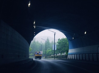 196127