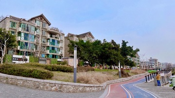 B8A61333-BA81-45E2-B480-534927EF10B3/L0/001
