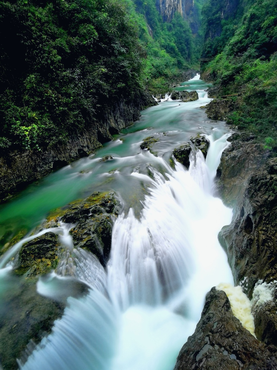 花垣古苗河大峡谷连续40多天的降雨水量丰沛道路阻断中途返回虽是国庆