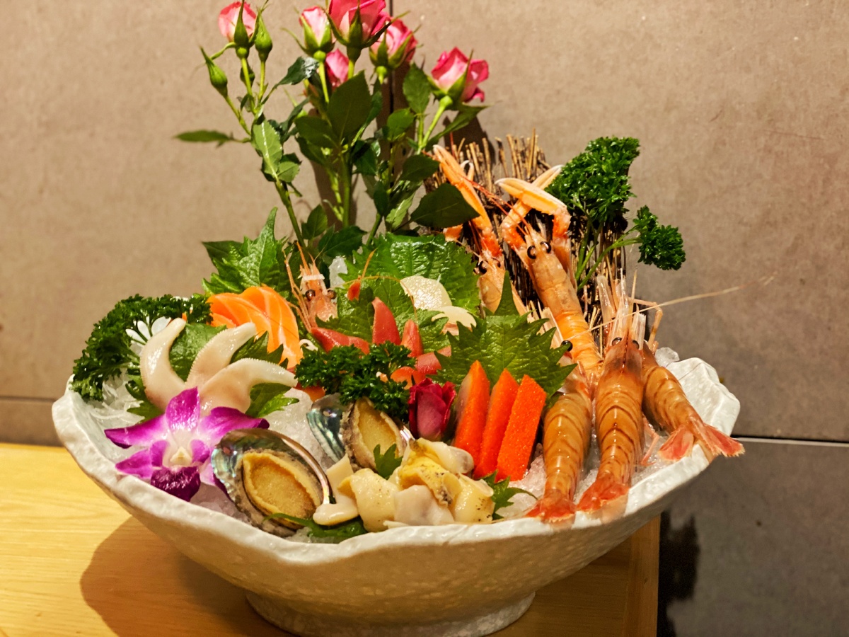 一直想把吃的拍好一直觉得日料摆盘比较精致就从刺身拼盘开始拍