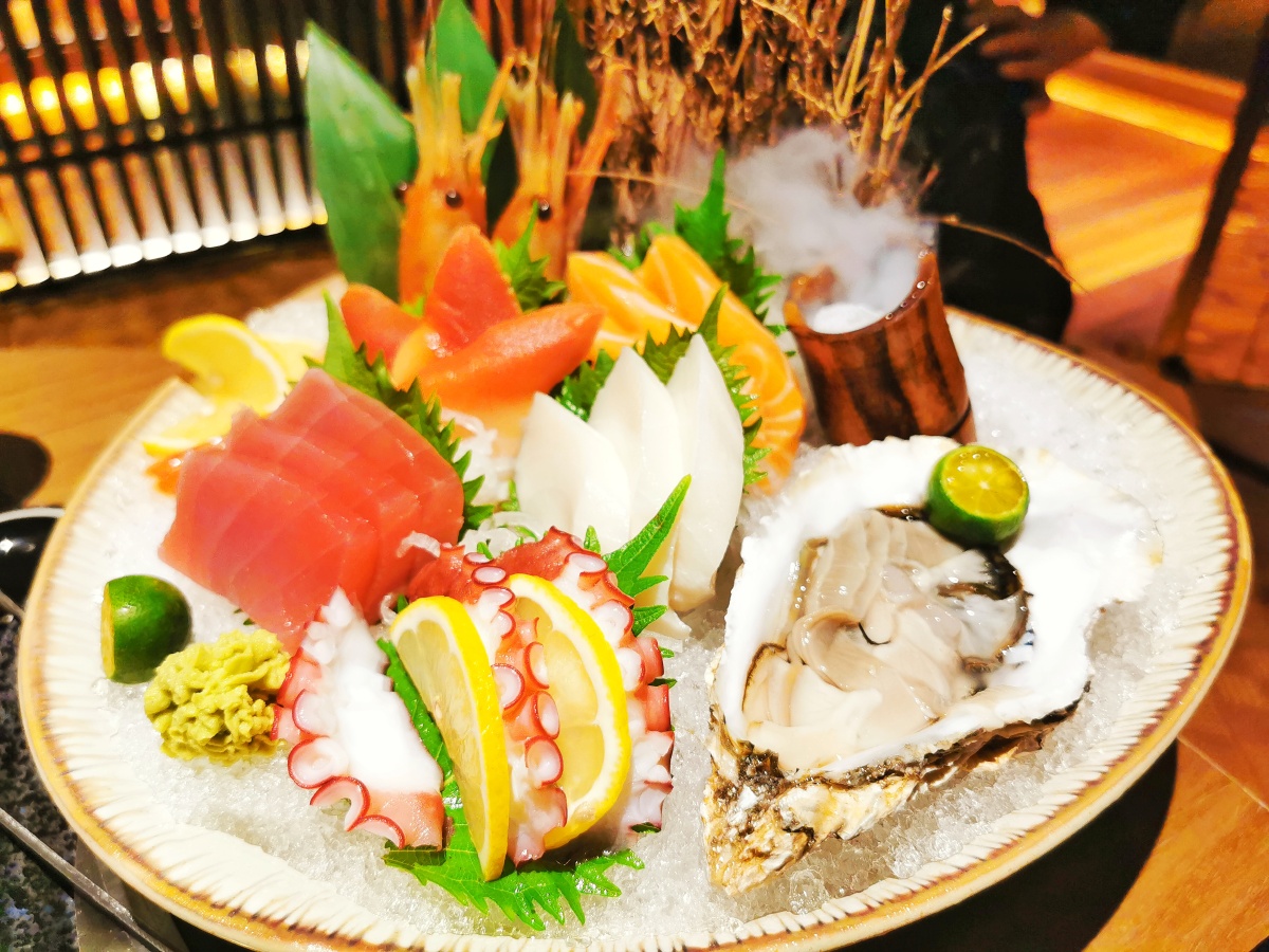 一直想把吃的拍好一直觉得日料摆盘比较精致就从刺身拼盘开始拍