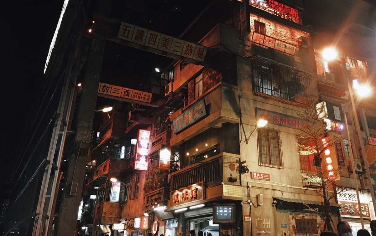 高楼林立，一清流过~?