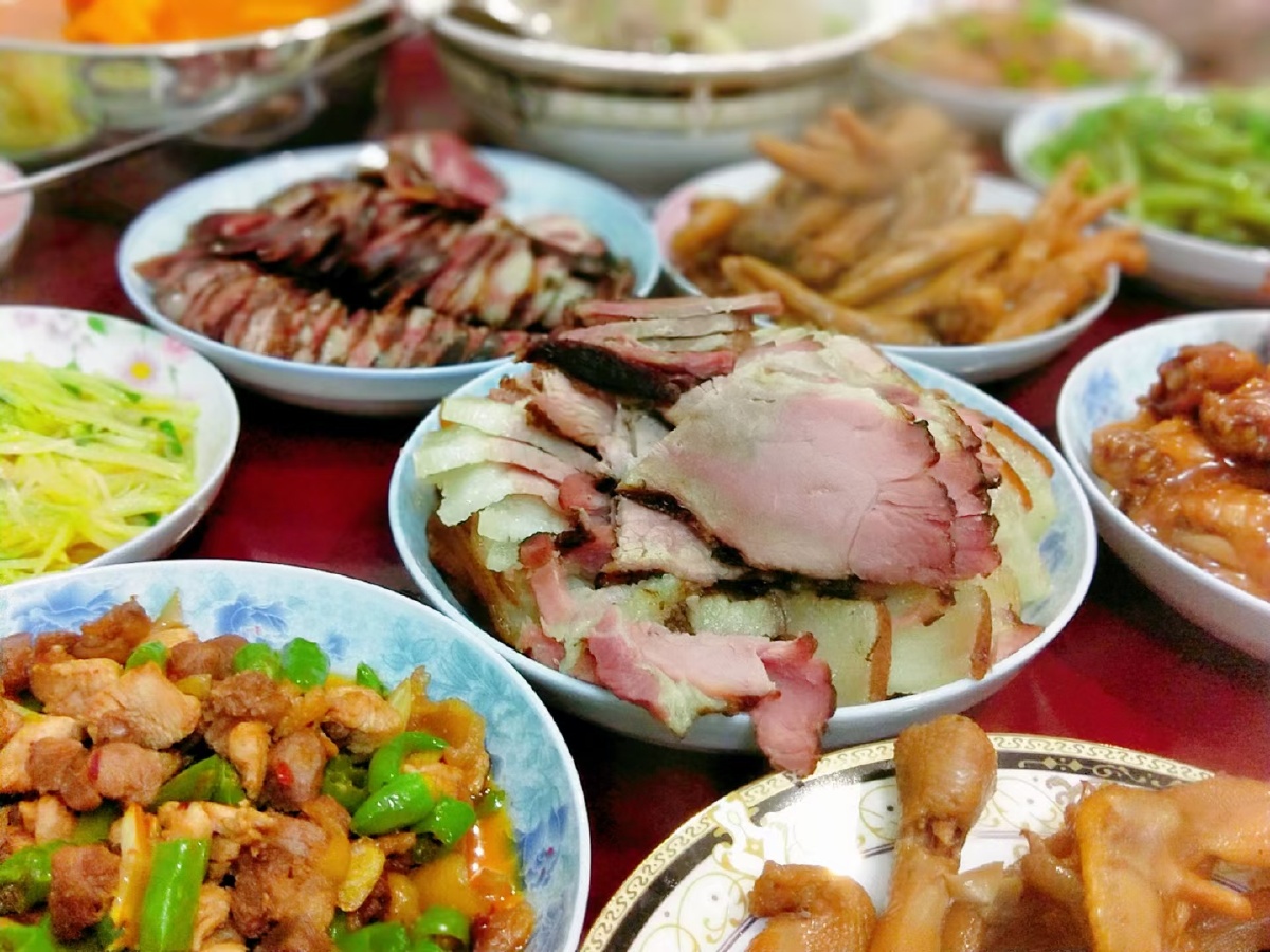 家庭餐桌上的美食
