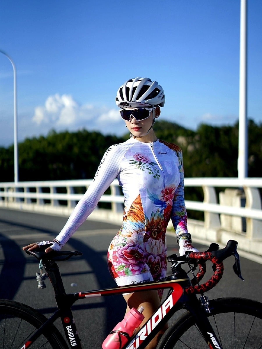 骑行小姐姐这个世界简单且美好只要你心里保持纯良