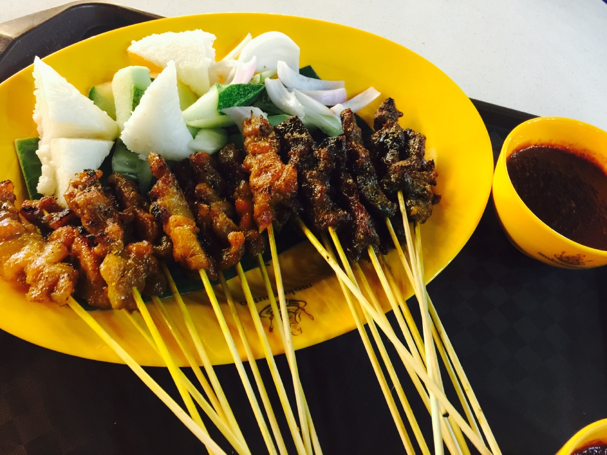 味道极佳的沙爹串摄于新加坡