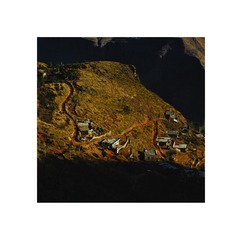 1563915