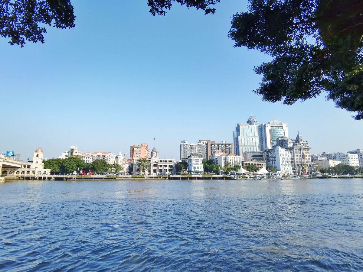 广州市沿江西路一角