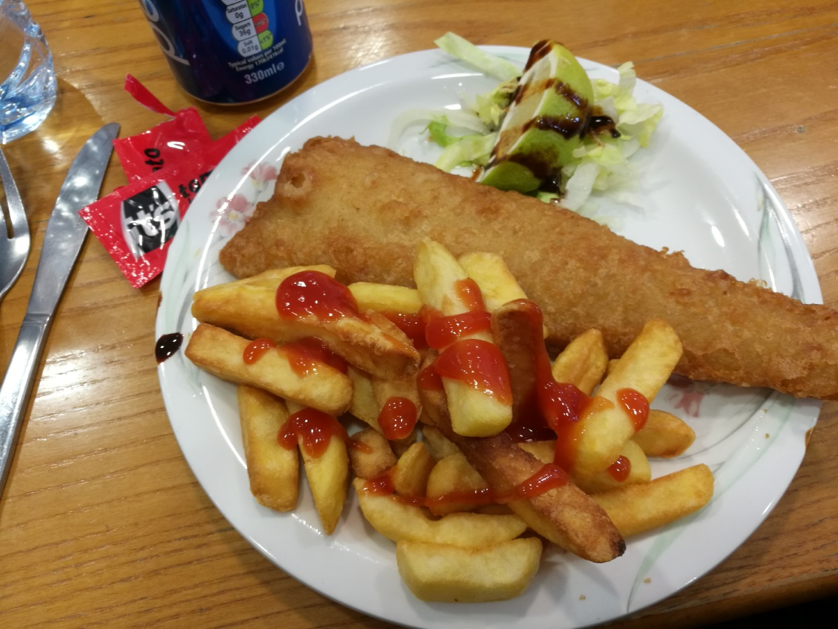 传统英式午餐fishandchips炸鱼和薯条英国拍