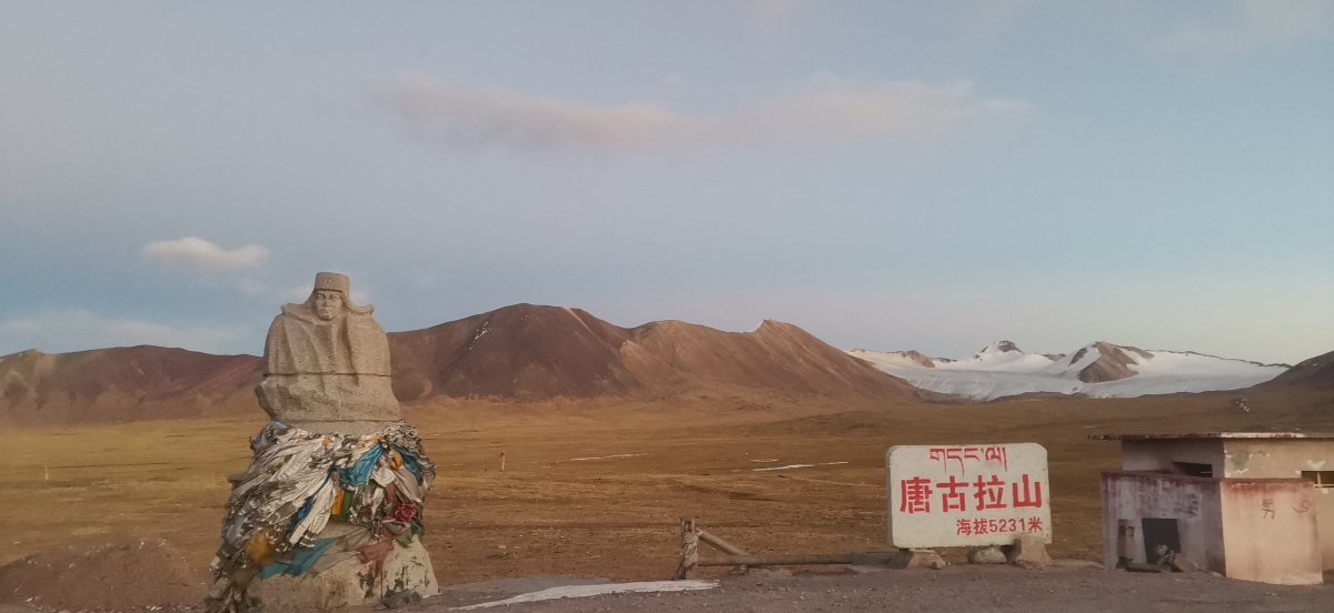 唐古拉山垭口海拔5231米风如刀割一样犀利让人瞬间手会被冻僵云游山