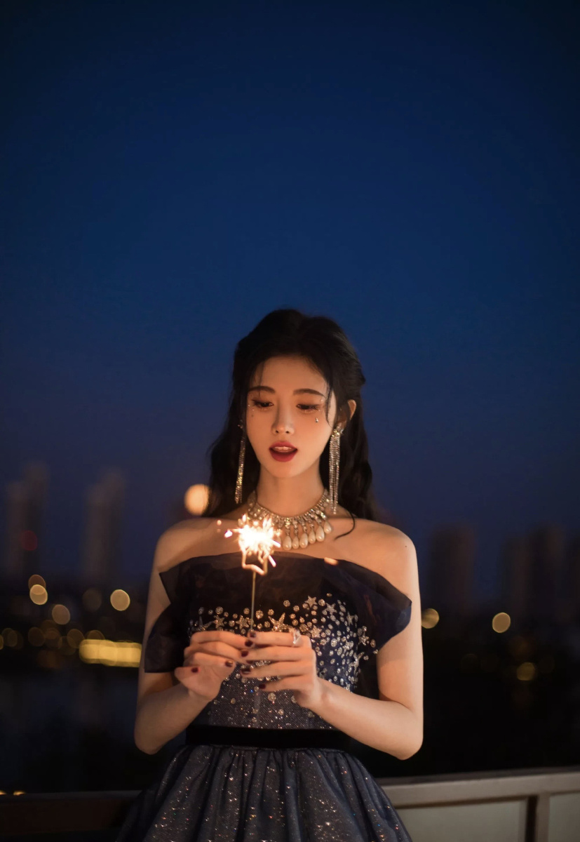 蓝色妖姬的鞠婧祎