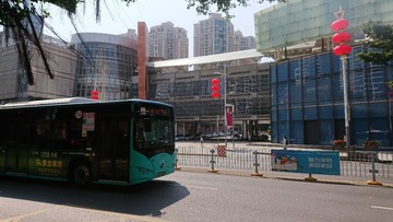 997105