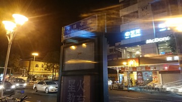 988537